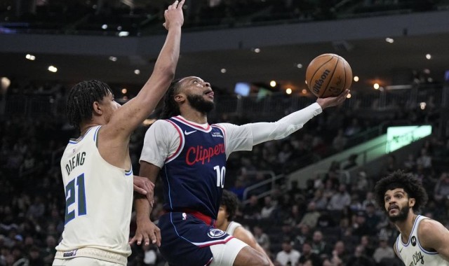 伦纳德20分加兰15+11 快船击败雄鹿5连胜