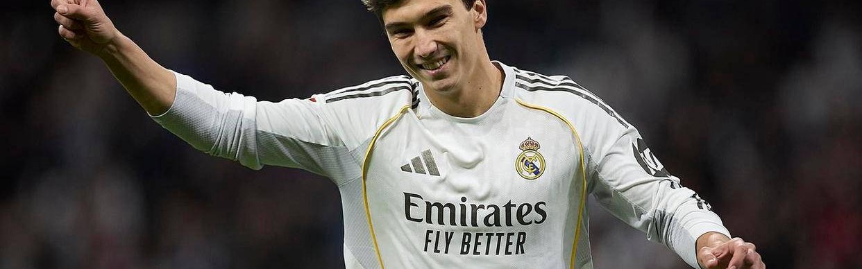 西甲最新积分榜发布：皇马4-1大胜逆转巴萨登顶，维尼修斯状态火热