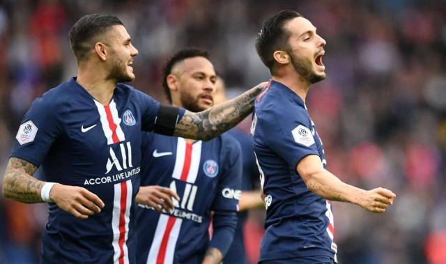 法甲队报周四特刊：巴黎圣日耳曼16人登月薪榜前30，马赛紧随其后