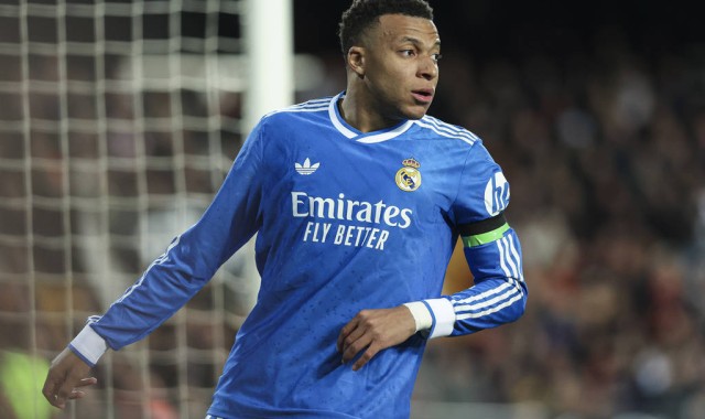 西甲-姆巴佩破门皇马2-0瓦伦 联赛7连胜仍差巴萨1分